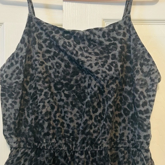 🔥💙Old Navy Charcoal leopard print jumpsuit xl - Picture 4 of 7